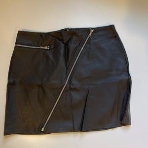 Black Kendall and Kylie Vegan Leather Mini Skirt Size M